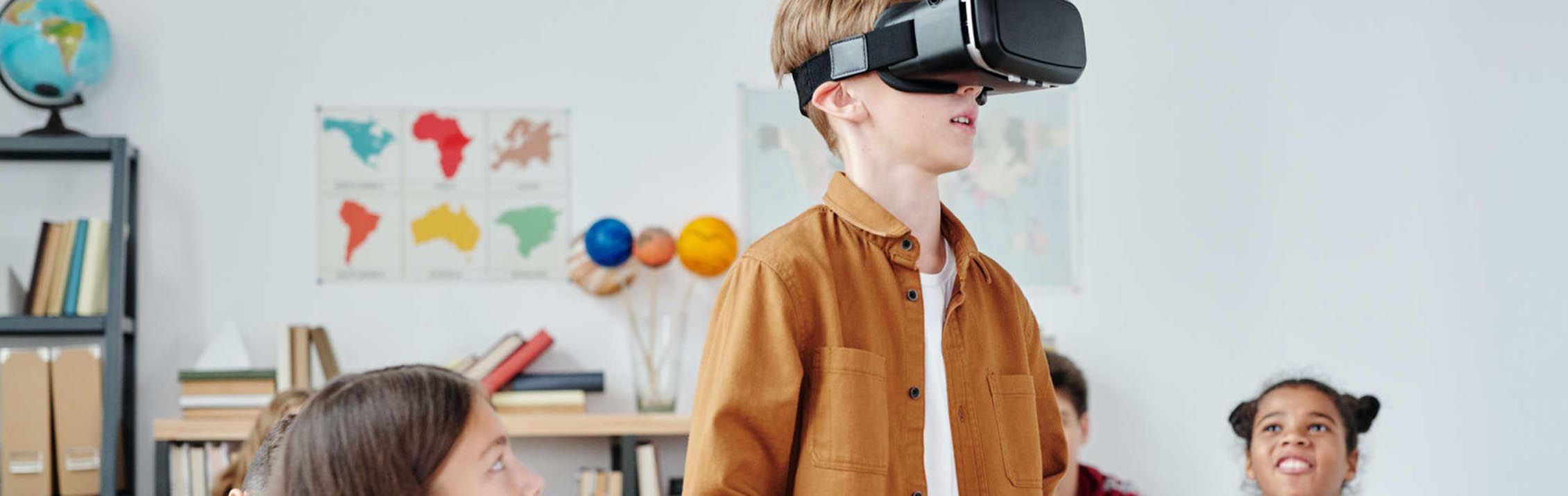 10 Ways to Use Virtual Reality (VR) in School